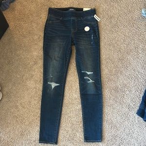 NWT. Old Navy rockstar jeggings size 6